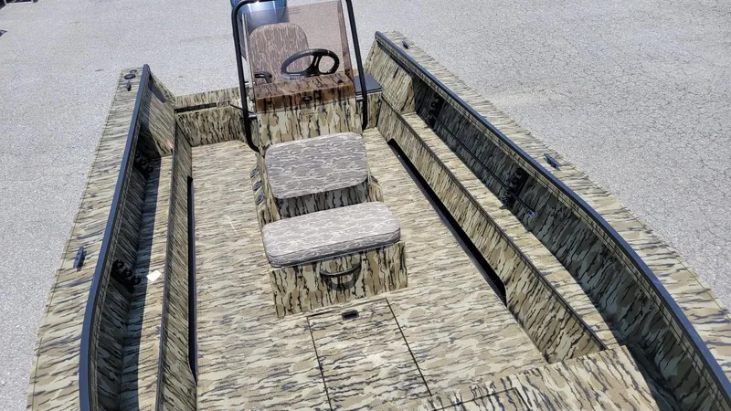 Slide: The Image of 2026 Smoker Craft Pro Sportsman 1872 CC center console boat with Yamaha 115 hp engine. - 11