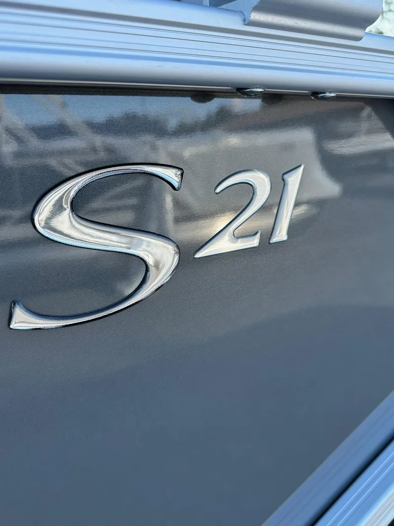 Slide: The Image of Close-up of 2025 Bennington 21 SF Family boat model emblem. - 12