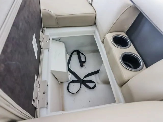 Slide: The Image of Berkshire 22 RFX LE 2023 - 11