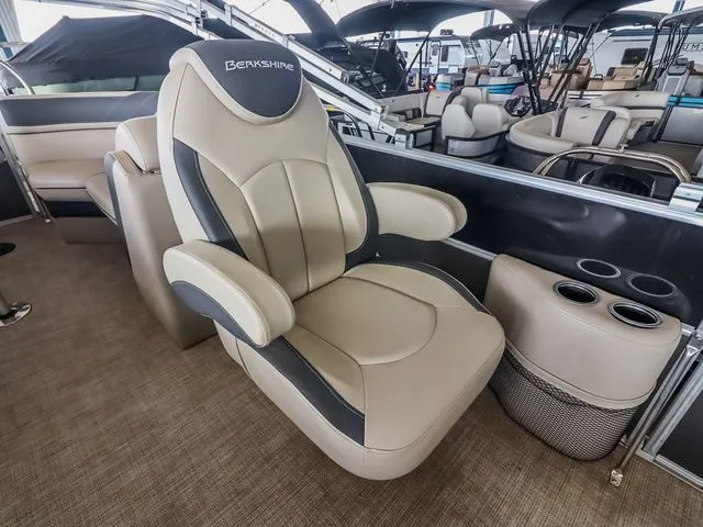 Slide: The Image of Berkshire 22 RFX LE 2023 - 12