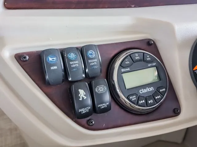 Slide: The Image of Berkshire 22 RFX LE 2023 - 14