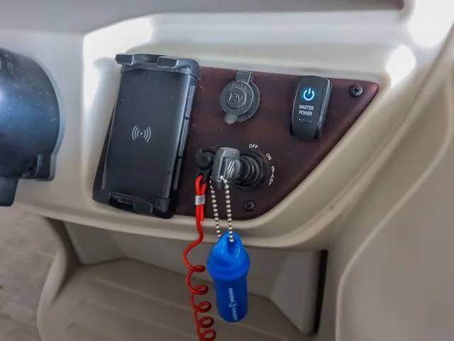 Slide: The Image of Berkshire 22 RFX LE 2023 - 15