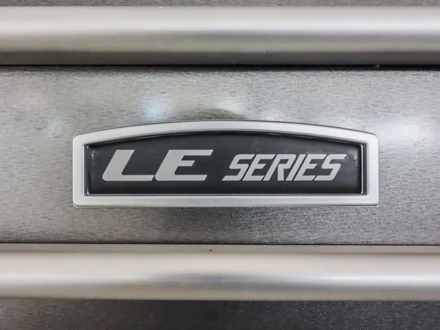 Slide: The Image of Berkshire 22 RFX LE 2023 - 17