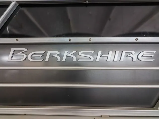 Slide: The Image of Berkshire 22 RFX LE 2023 - 18