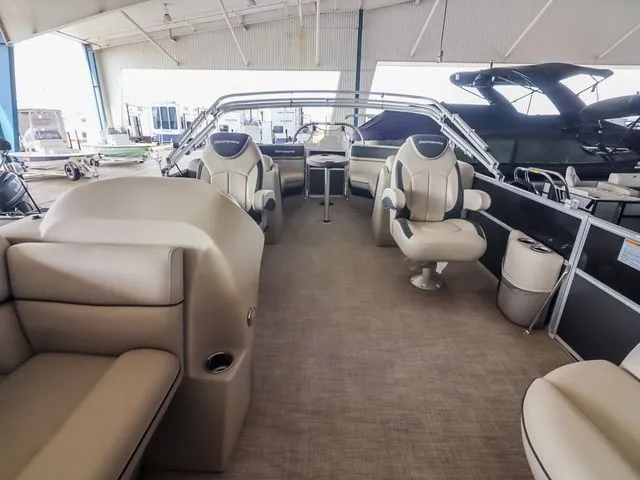 Slide: The Image of Berkshire 22 RFX LE 2023 - 5