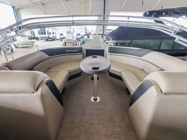 Slide: The Image of Berkshire 22 RFX LE 2023 - 8