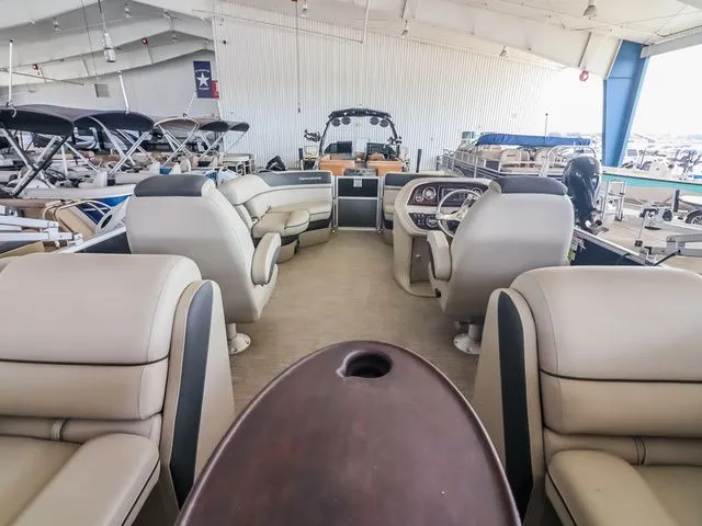 Slide: The Image of Berkshire 22 RFX LE 2023 - 9