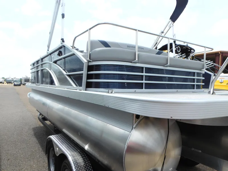 Slide: The Image of 2023 Bennington 22 SX Swingback pontoon boat on trailer. - 3