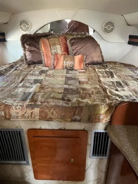 Slide: The Image of 2005 Rinker Fiesta Vee 320 cabin interior with bed and decorative pillows. - 21