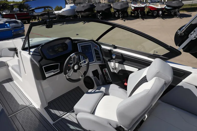 Slide: The Image of MasterCraft XT25 2024 - 22