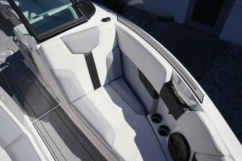 Slide: The Image of MasterCraft XT25 2024 - 29