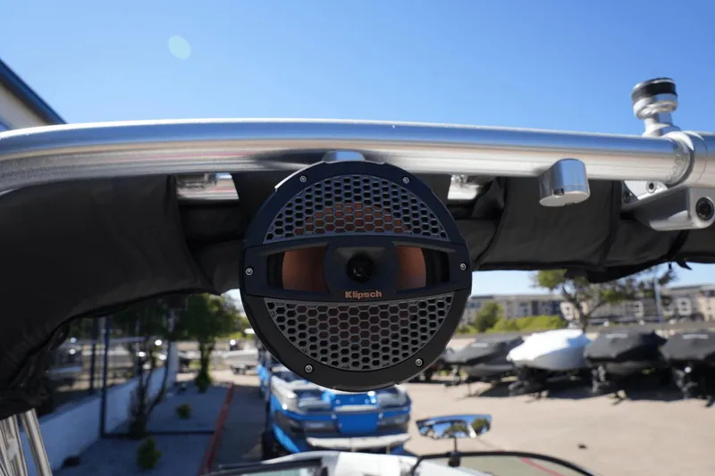 Slide: The Image of MasterCraft XT25 2024 - 8