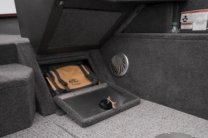 Slide: The Image of Tracker Pro Guide V-175 WT 2023 - 32