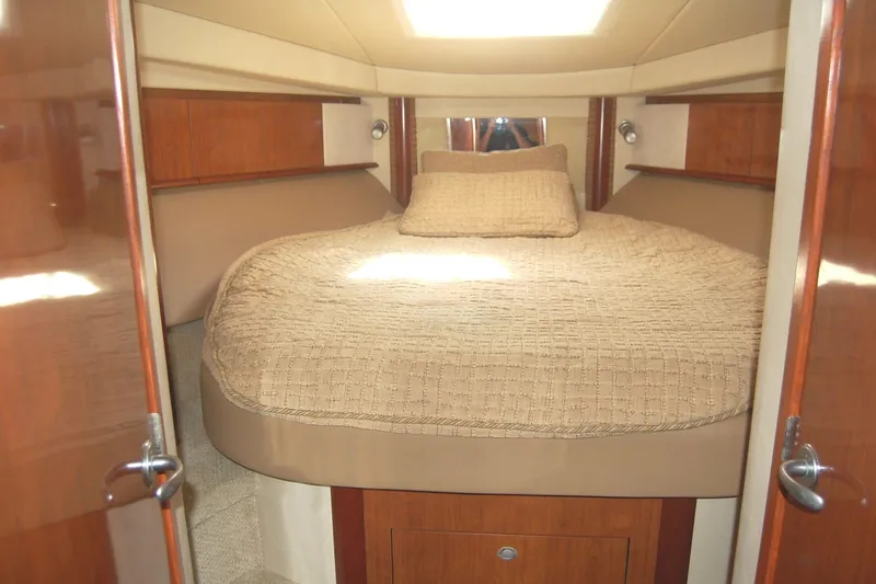 Slide: The Image of 2005 Sea Ray 390 Sundancer stateroom. - 41