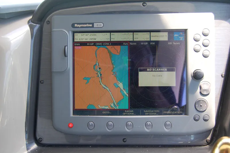 Slide: The Image of Sea Ray 390 Sundancer 2005 - 56