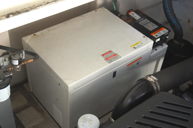 Slide: The Image of Sea Ray 390 Sundancer 2005 - 86