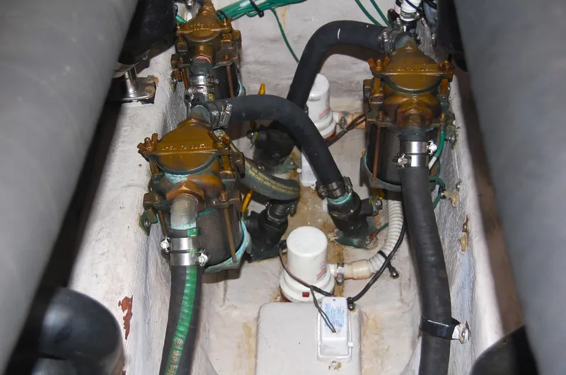 Slide: The Image of Sea Ray 390 Sundancer 2005 - 88