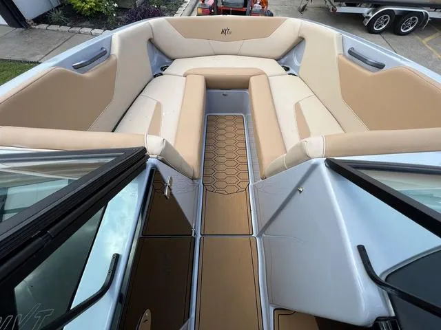 Slide: The Image of MasterCraft NXT24 2023 - 11