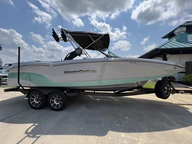 Slide: The Image of MasterCraft NXT24 2023 - 7