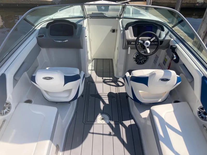 Slide: The Image of 2022 Chaparral 23 SSi boat interior with white and blue seating. - 4