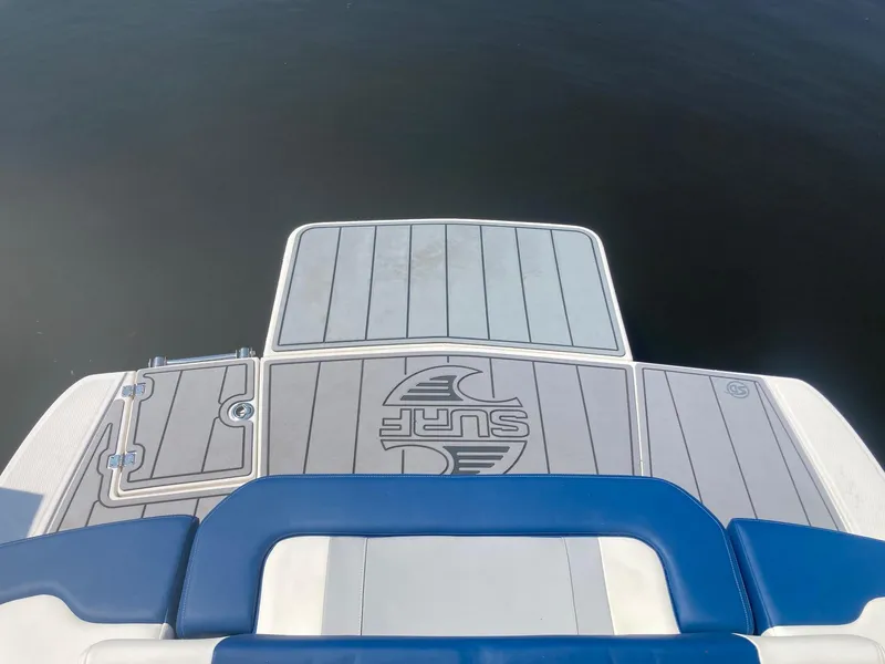 Slide: The Image of 2022 Chaparral 23 SSi boat swim platform with Surf logo. - 6