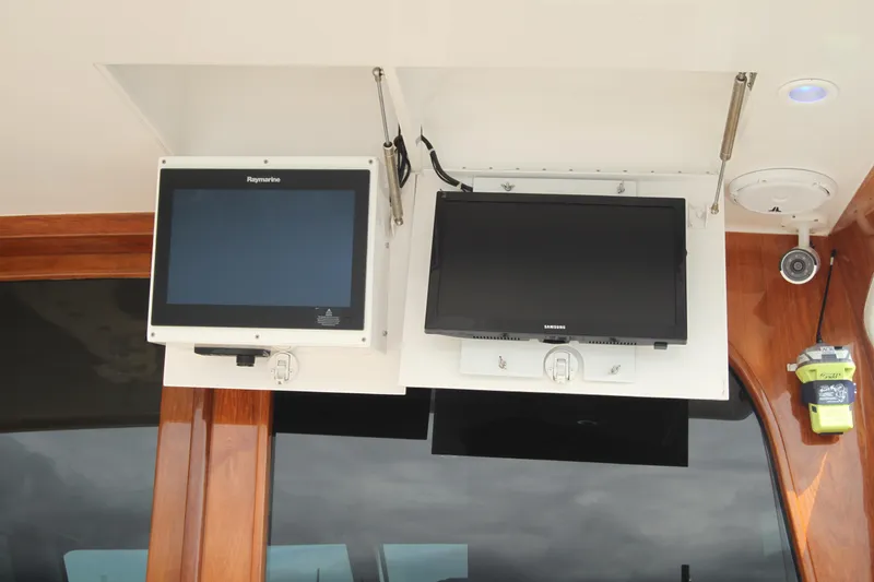 Slide: The Image of Custom Carolina Custom Carolina 60 Sportfish 2012 - 62