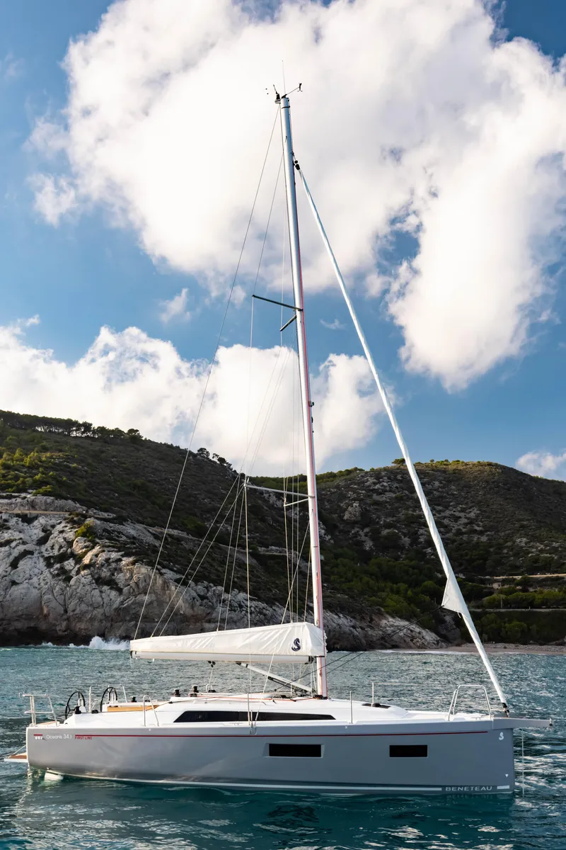Slide: The Image of Beneteau Oceanis 34.1 2024 - 5