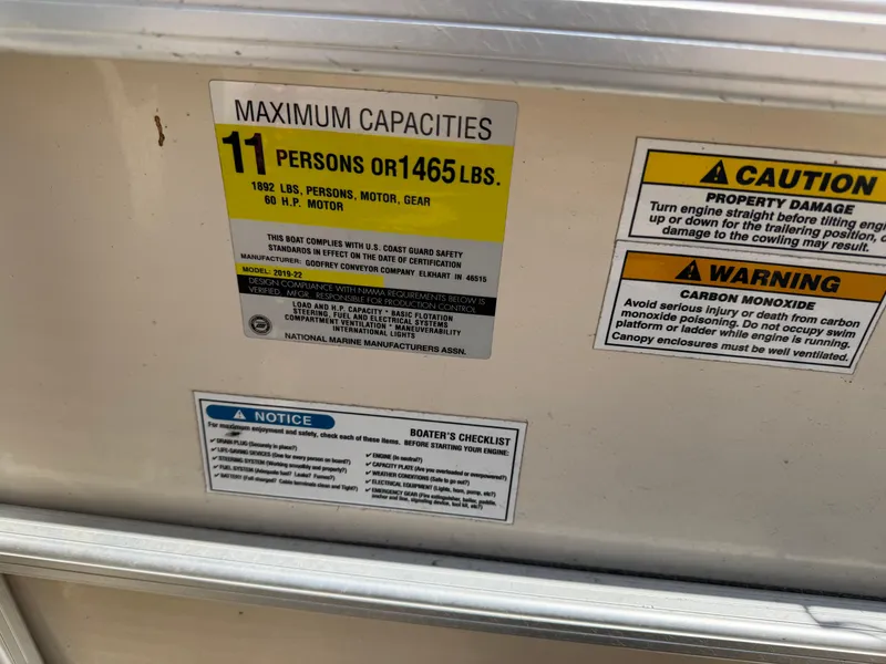 Slide: The Image of Capacity and safety labels on a 2004 Godfrey SweetWater 2019SC boat. - 10