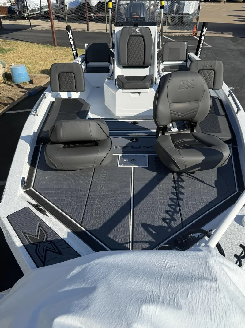 Slide: The Image of Xpress XR 21 BAY 2027 - 25