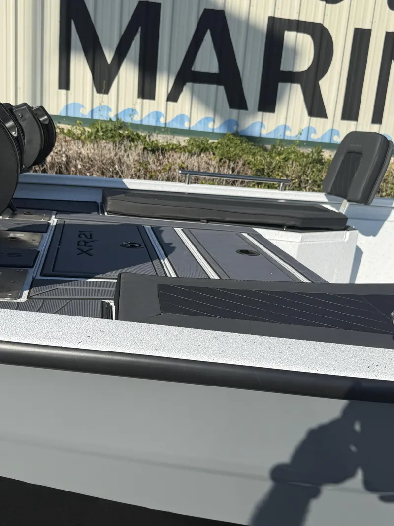 Slide: The Image of Xpress XR 21 BAY 2027 - 6