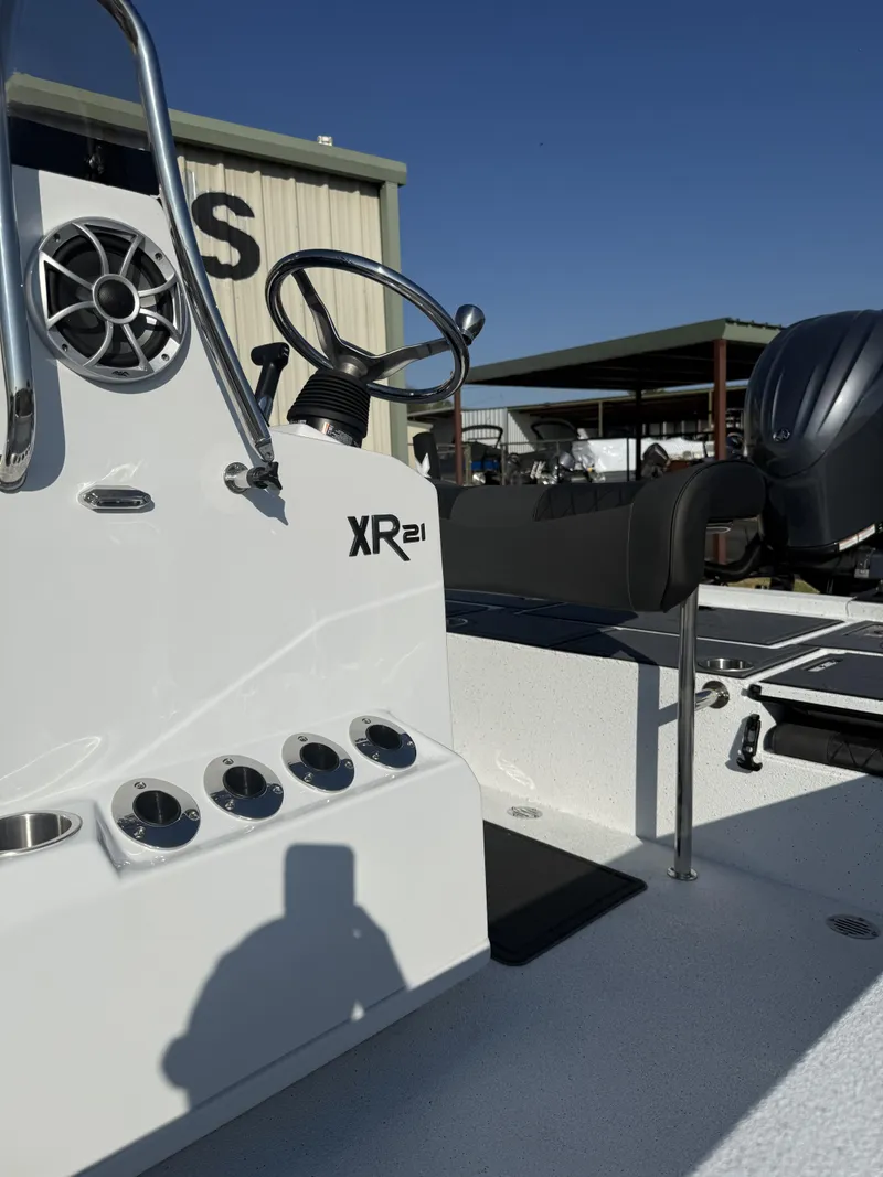 Slide: The Image of Xpress XR 21 BAY 2027 - 10