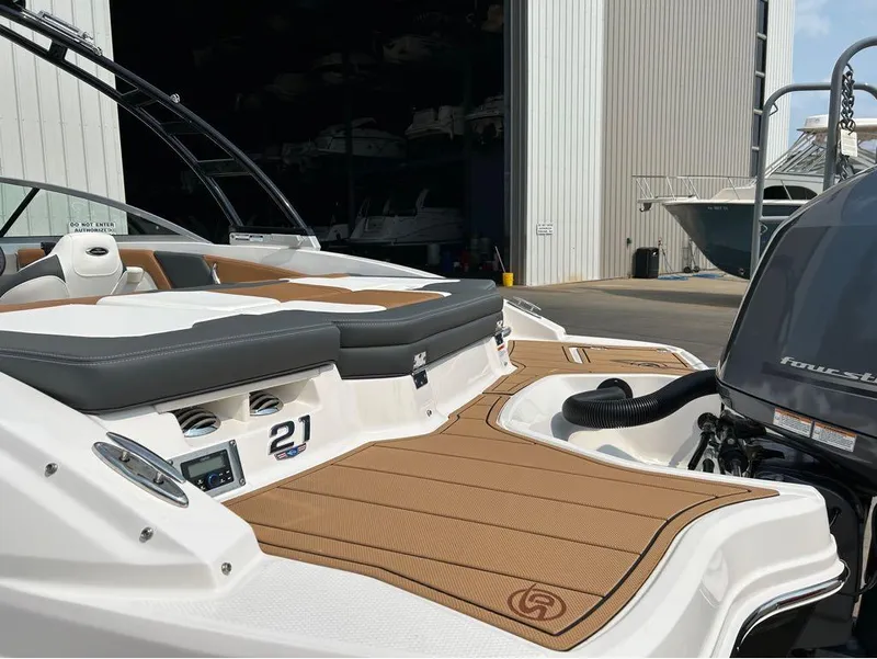 Slide: The Image of Chaparral 21 SSi OB 2023 - 38