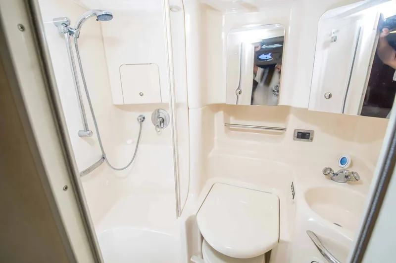 Slide: The Image of Sea Ray 380 Sundancer 2003 - 15