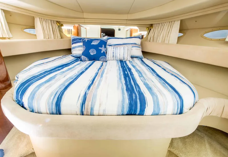 Slide: The Image of Sea Ray 380 Sundancer 2003 - 14