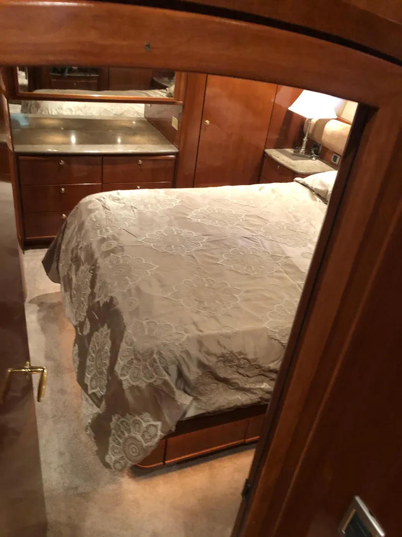 Slide: The Image of Meridian 580 Pilothouse 2007 - 100