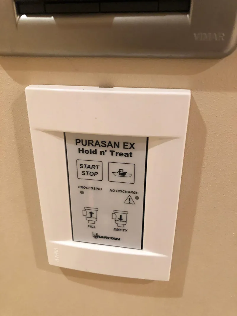 Slide: The Image of Meridian 580 Pilothouse 2007 - 105