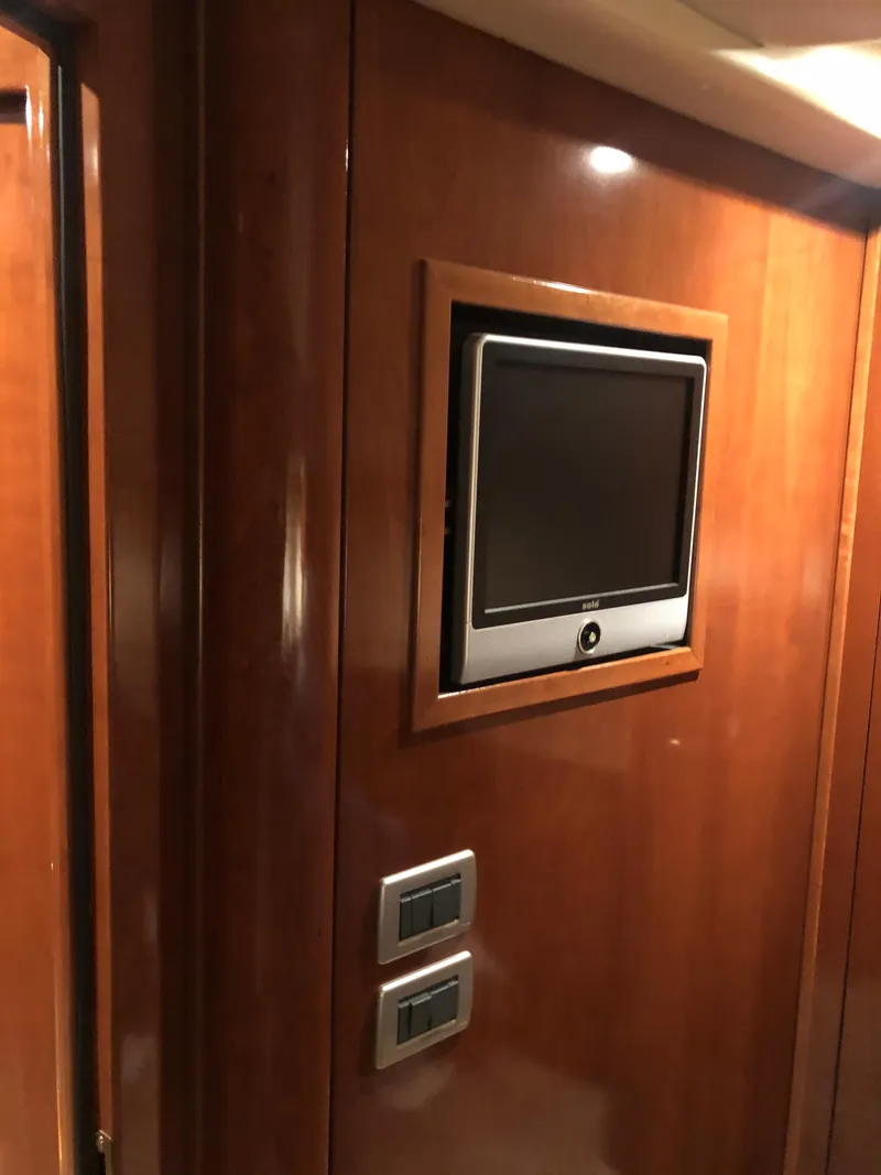 Slide: The Image of Meridian 580 Pilothouse 2007 - 118