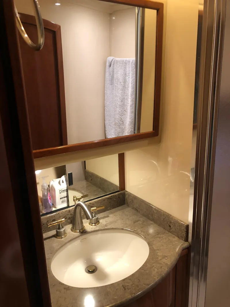 Slide: The Image of Meridian 580 Pilothouse 2007 - 121