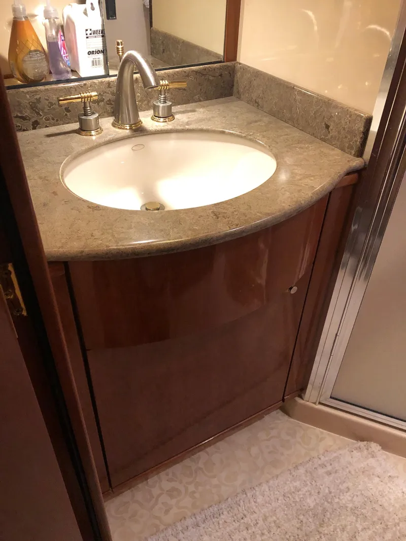 Slide: The Image of Meridian 580 Pilothouse 2007 - 127