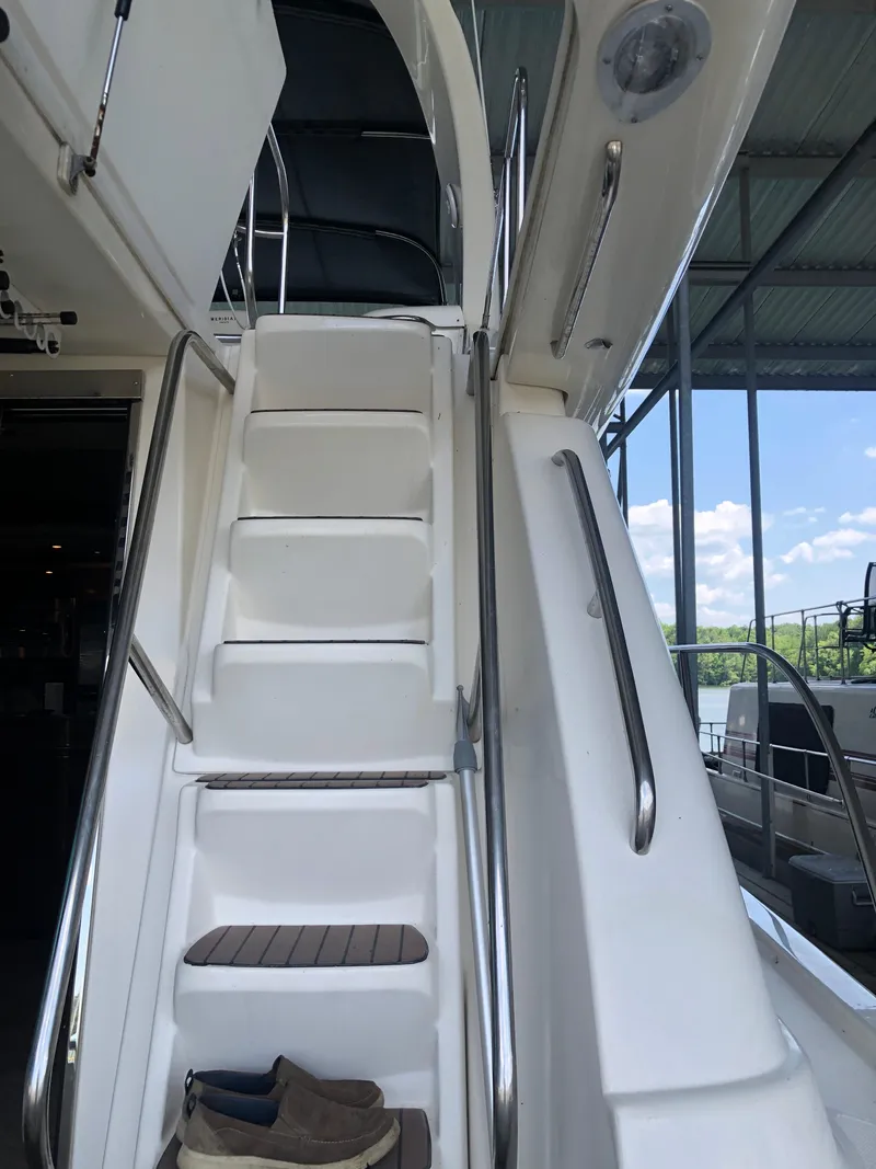 Slide: The Image of Meridian 580 Pilothouse 2007 - 128