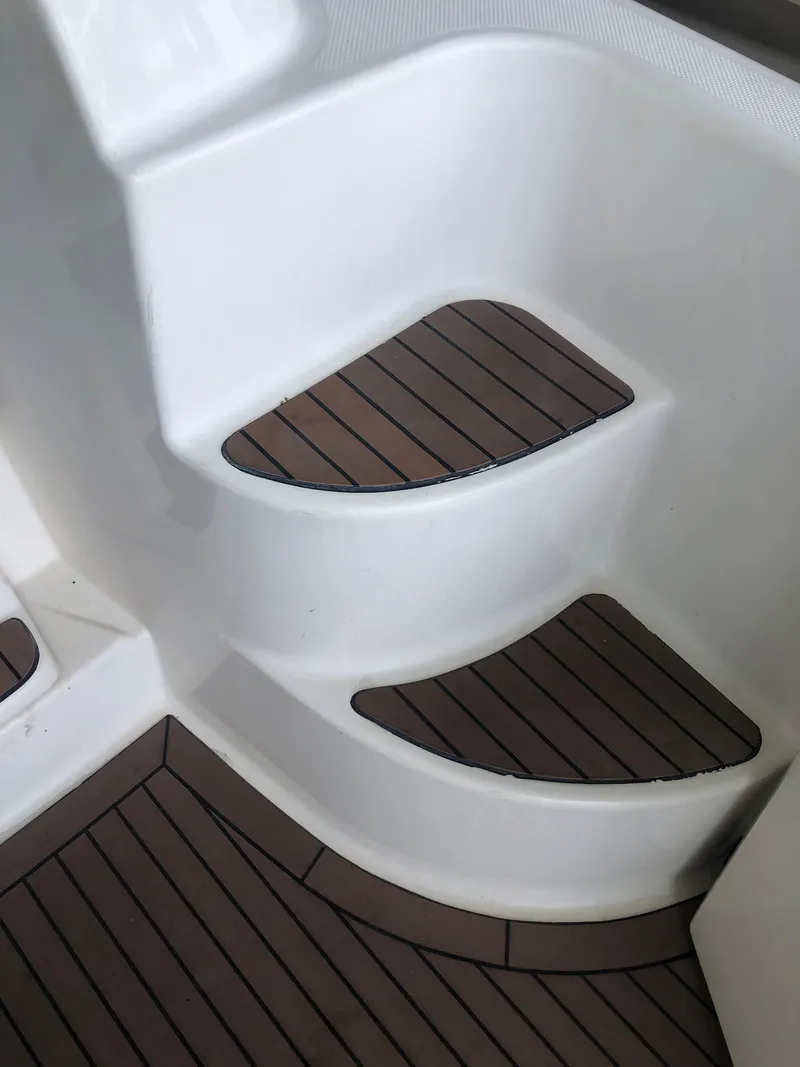 Slide: The Image of Meridian 580 Pilothouse 2007 - 130