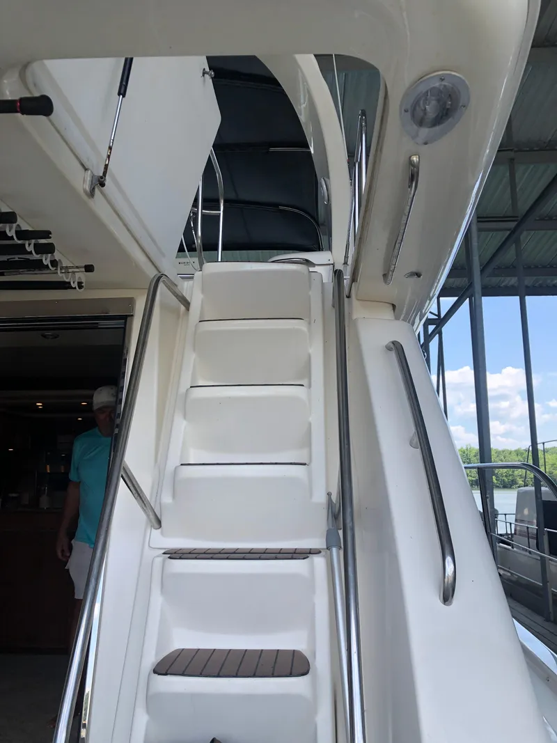 Slide: The Image of Meridian 580 Pilothouse 2007 - 131