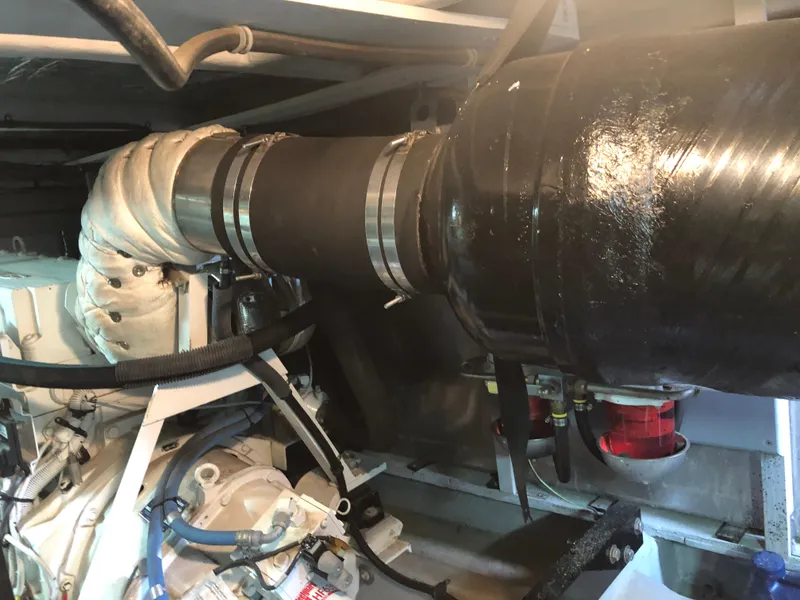 Slide: The Image of Meridian 580 Pilothouse 2007 - 144