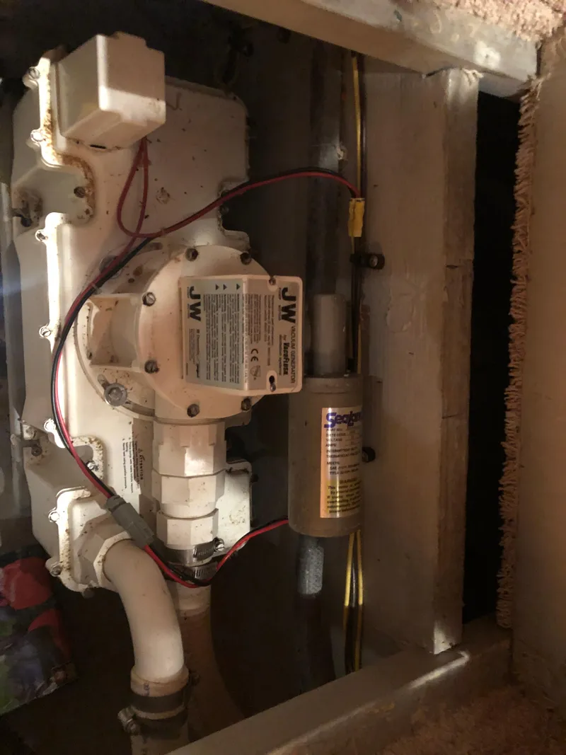 Slide: The Image of Meridian 580 Pilothouse 2007 - 145