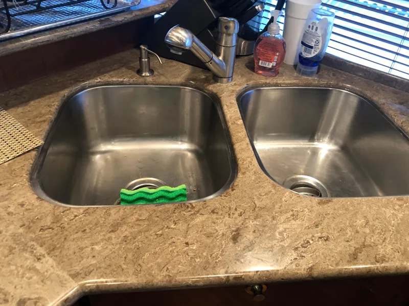 Slide: The Image of Meridian 580 Pilothouse 2007 - 146