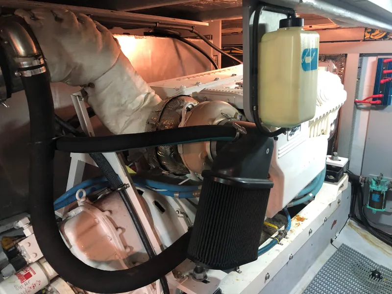 Slide: The Image of Meridian 580 Pilothouse 2007 - 147