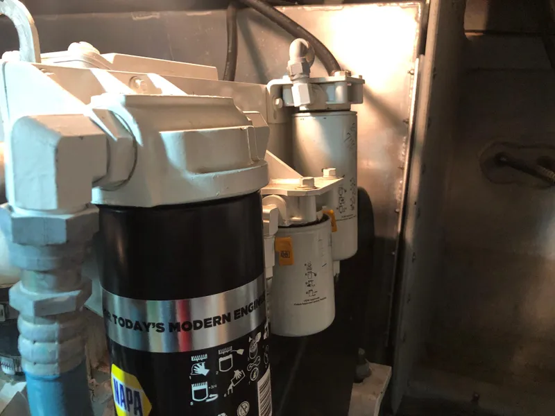 Slide: The Image of Meridian 580 Pilothouse 2007 - 148