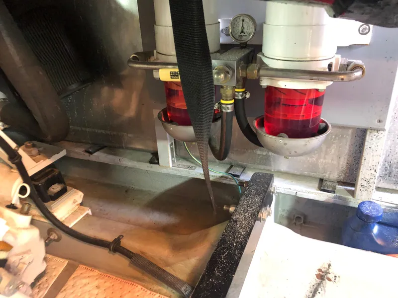 Slide: The Image of Meridian 580 Pilothouse 2007 - 151