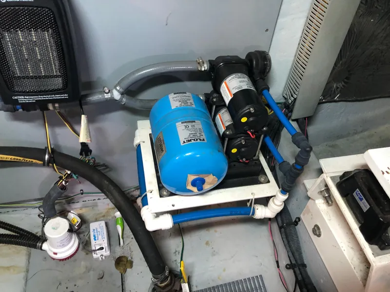 Slide: The Image of Meridian 580 Pilothouse 2007 - 153