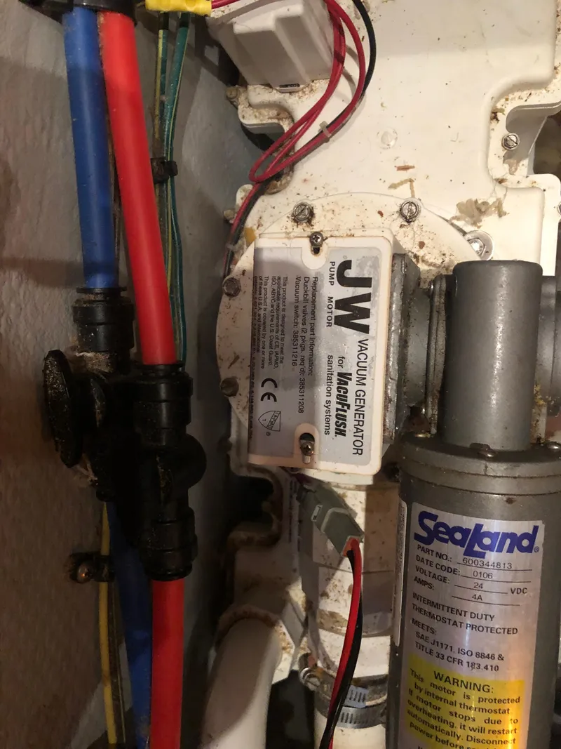 Slide: The Image of Meridian 580 Pilothouse 2007 - 154